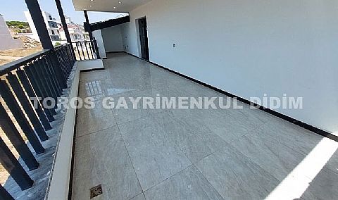 Didim Mavişehir De Havuzlu Otoparklı, 4+1, Ayrı Mutfak, Tam Müstakil Denize 600 Mt VİLLA