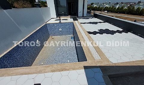 Didim’de Saunalı Hamamlı Havuzlu Plaja 600 Mt Mesafede Satılık Villa