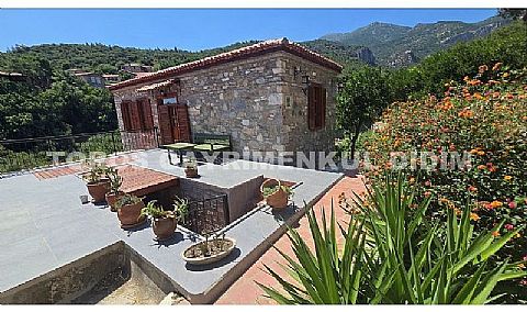 Aydın Söke doğanbey Köyünde 1028m2 arsa üzerine kurulu Satılık Müstakil Ev