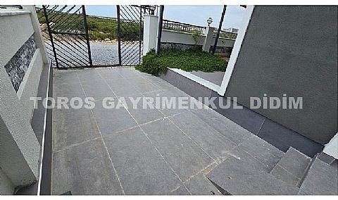 Bahçeli, Teraslı ve Tam Anlamıyla Yaşanılası Bir Villa