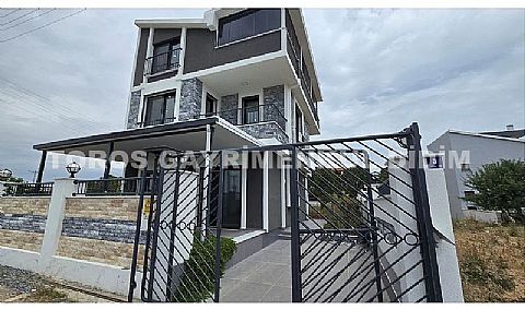 Bahçeli, Teraslı ve Tam Anlamıyla Yaşanılası Bir Villa