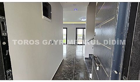 Bahçeli, Teraslı ve Tam Anlamıyla Yaşanılası Bir Villa