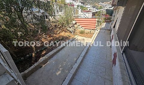 Didim akbükte site içerisinde geniş bahçeli denize yakın konumda satılık yazlık villa