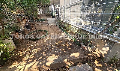 Didim akbükte site içerisinde geniş bahçeli denize yakın konumda satılık yazlık villa