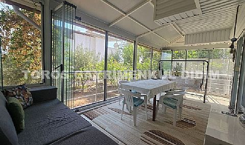 Didim akbükte site içerisinde geniş bahçeli denize yakın konumda satılık yazlık villa