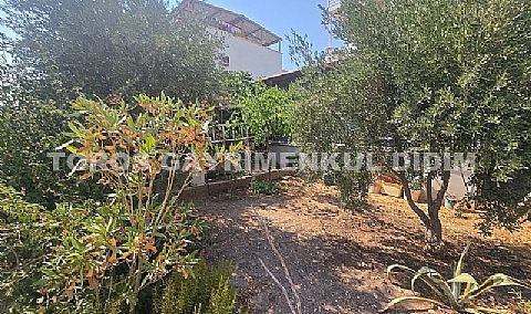 Didim akbükte site içerisinde geniş bahçeli denize yakın konumda satılık yazlık villa