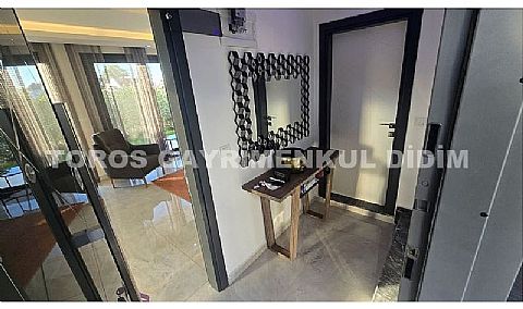 Didim Akbük’te Denize 1,200 m Mesafede Havuzlu Sitede  Satılık Villa