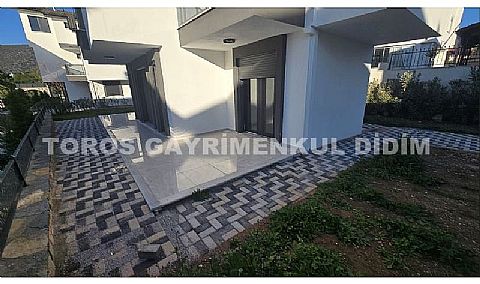 Didim Akbük’te Denize 1,200 m Mesafede Havuzlu Sitede  Satılık Villa