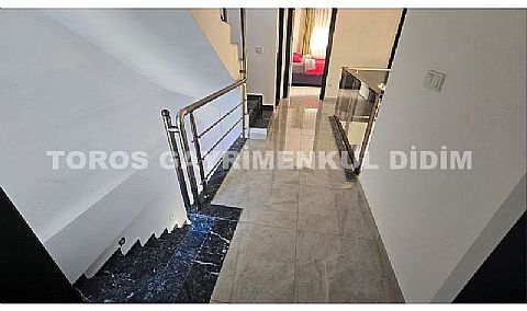 Didim Akbük’te Denize 1,200 m Mesafede Havuzlu Sitede  Satılık Villa