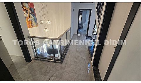 Didim Akbük’te Denize 1,200 m Mesafede Havuzlu Sitede  Satılık Villa