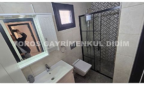 Didim Akbük’te Denize 1,200 m Mesafede Havuzlu Sitede  Satılık Villa