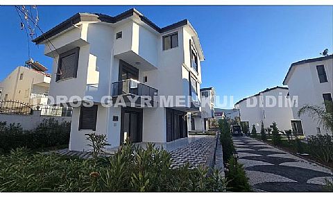Didim Akbük’te Denize 1,200 m Mesafede Havuzlu Sitede  Satılık Villa