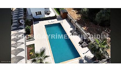 Didim Akbük’te Denize 1,200 m Mesafede Havuzlu Sitede  Satılık Villa