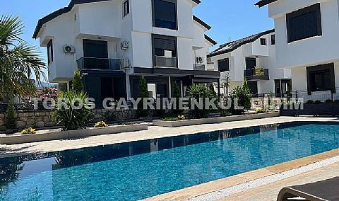 Didim Akbük’te Denize 1,200 m Mesafede Havuzlu Sitede  Satılık Villa