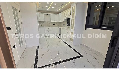 Didim Altınkum plaja 1km mesafede satılık müstakil 5+1 ayrı mutfaklı villa 