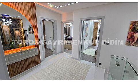 Didim Altınkum’da Modern Müstakil Villa  Havuzlu, Bahçeli ve Özel Tasarımlı