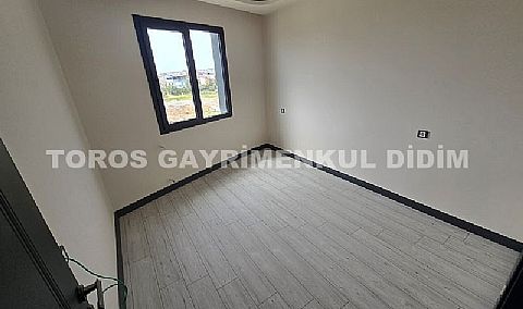 Didim cumhuriyet mahallesinde havuzlu sitede satılık orta kat daire