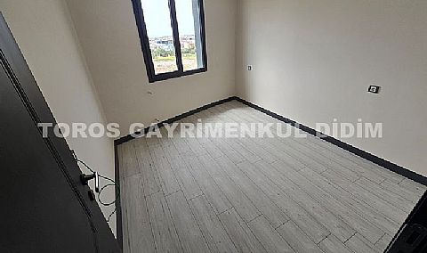 Didim cumhuriyet mahallesinde havuzlu sitede satılık orta kat daire
