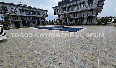 Didim cumhuriyet mahallesinde havuzlu sitede satılık orta kat daire