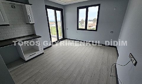 Didim cumhuriyet mahallesinde havuzlu sitede satılık orta kat daire