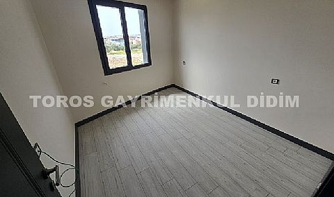 Didim cumhuriyet mahallesinde havuzlu sitede satılık orta kat daire