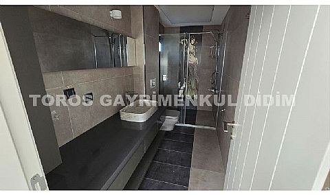 Didim de 500m2 arsa üzerinde havuzlu çift otoparklı sinema salonlu satılık yazlık villa