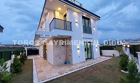 Didim Efeler de 310 m2 Arsa İçinde Tam Müstakil Lüks Villa