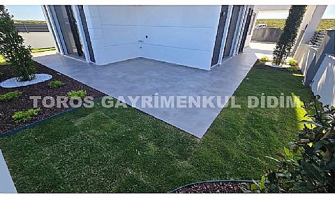 Didim Efeler de havuzlu otoparklı 4+1 ayrı mutfaklı satılık villa  giriş katında da yatak odası var