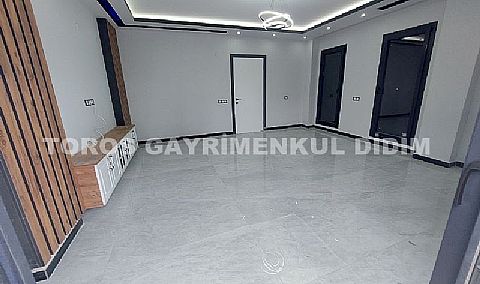 Didim Efeler'de 4+1 Ayrı Mutfaklı, Giyinme Odalı Havuzlu Otoparklı Villa