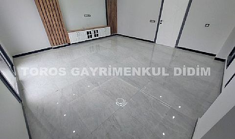 Didim Efeler'de 4+1 Ayrı Mutfaklı, Giyinme Odalı Havuzlu Otoparklı Villa