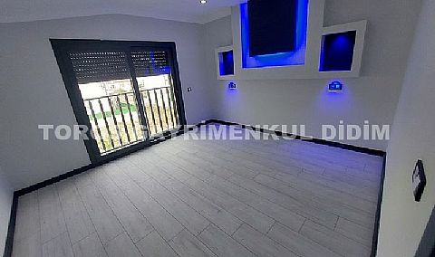 Didim Efeler'de 4+1 Ayrı Mutfaklı, Giyinme Odalı Havuzlu Otoparklı Villa