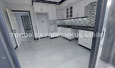 Didim Efeler'de 4+1 Ayrı Mutfaklı, Giyinme Odalı Havuzlu Otoparklı Villa