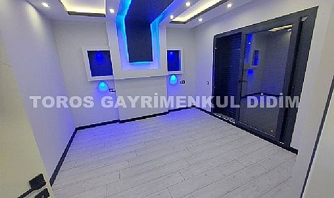 Didim Efeler'de 4+1 Ayrı Mutfaklı, Giyinme Odalı Havuzlu Otoparklı Villa