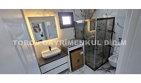 Didim Efelerde 500 m2 arsa içinde yapılı 4+1 ayrı mutfaklı satılık eşyalı villa NOT GİRİŞ KATINDA YATAK ODASI VARDIR.