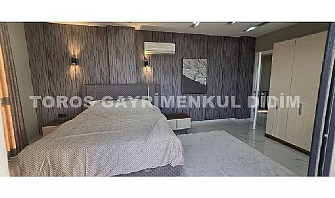 Didim Efelerde 500 m2 arsa içinde yapılı 4+1 ayrı mutfaklı satılık eşyalı villa NOT GİRİŞ KATINDA YATAK ODASI VARDIR.