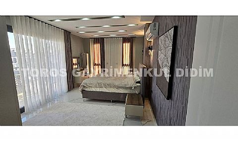 Didim Efelerde 500 m2 arsa içinde yapılı 4+1 ayrı mutfaklı satılık eşyalı villa NOT GİRİŞ KATINDA YATAK ODASI VARDIR.