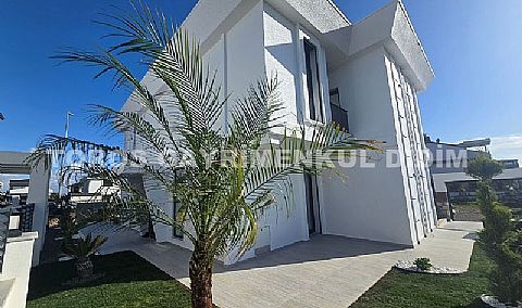 Didim Efelerde 400m2 Arsa Üzerine Kurulu 4+1 Ayrı mutfaklı Satılık Villa