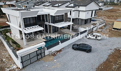 Didim efelerde 500m2 arsa üzerine kurulu satılık 5+1 sıfır eşyalı villa