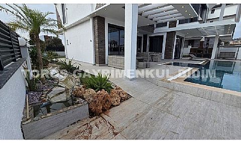 Didim efelerde 500m2 arsa üzerine kurulu satılık 5+1 sıfır eşyalı villa