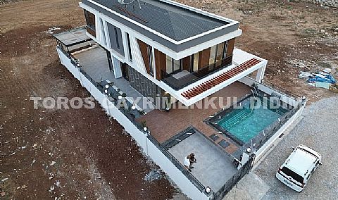 Didim efelerde Havuzlu mustakil satılık villa