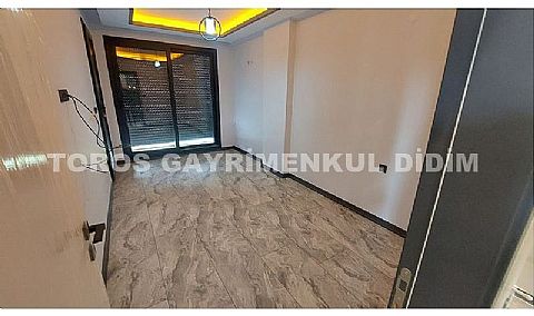 Didim Efeler`de Havuzlu, Otoparklı 4+1 Ayrı Mutfaklı Müstakil Villa