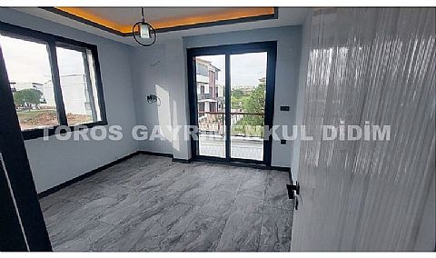 Didim Efeler`de Havuzlu, Otoparklı 4+1 Ayrı Mutfaklı Müstakil Villa