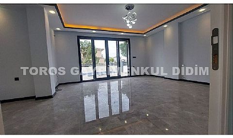 Didim Efeler`de Havuzlu, Otoparklı 4+1 Ayrı Mutfaklı Müstakil Villa