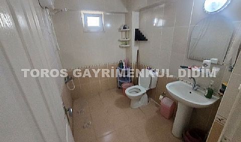Didim efelerde havuzlu sitede satılık 2+1 eşyalı daire
