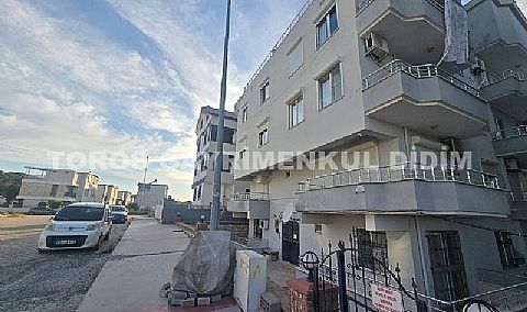 Didim efelerde havuzlu sitede satılık 2+1 eşyalı daire