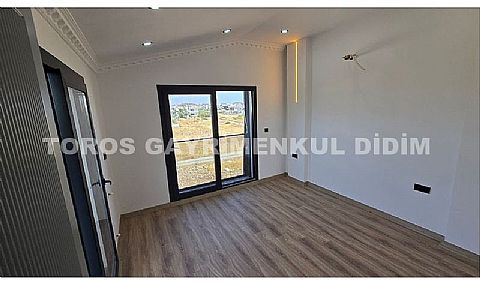 Didim Efeler'de Merkezi Konumda Havuzlu, Bahçeli 4+1 Tripleks Villa