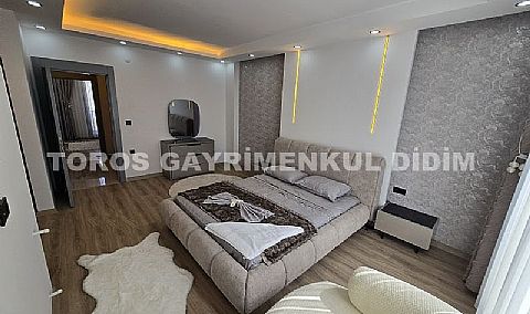 Didim Efeler'de Merkezi Konumda Havuzlu, Sıfır eşyalı Bahçeli 4+1 Tripleks Villa