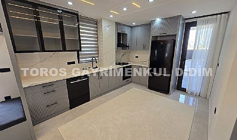Didim Efeler'de Merkezi Konumda Havuzlu, Sıfır eşyalı Bahçeli 4+1 Tripleks Villa