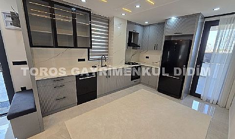 Didim Efeler'de Merkezi Konumda Havuzlu, Sıfır eşyalı Bahçeli 4+1 Tripleks Villa
