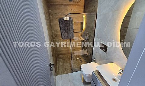 Didim Efeler'de Merkezi Konumda Havuzlu, Sıfır eşyalı Bahçeli 4+1 Tripleks Villa